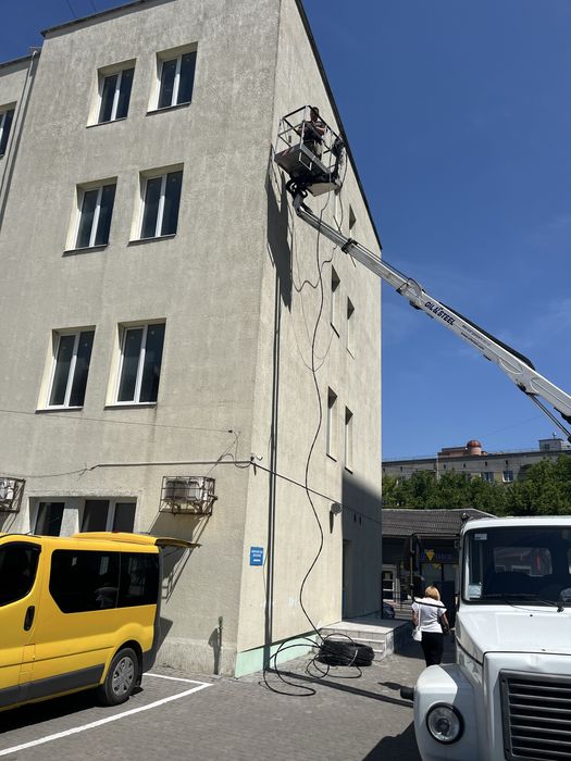 Монтаж кондиціонерів і реклами