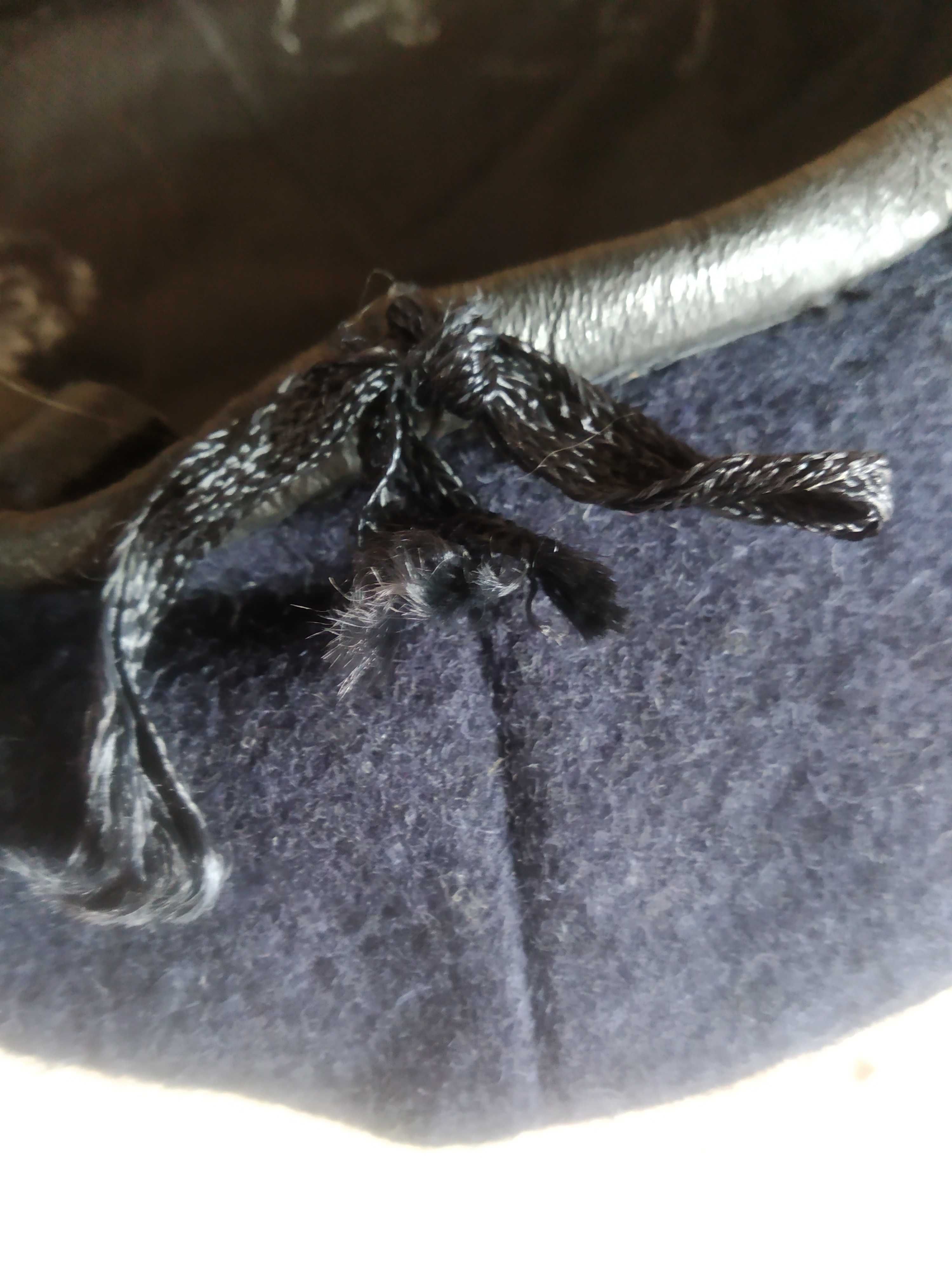 Beret z logo obrony cywilnej