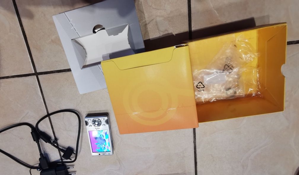 Sony Errcsson W995 kolekcjonerski kompletny