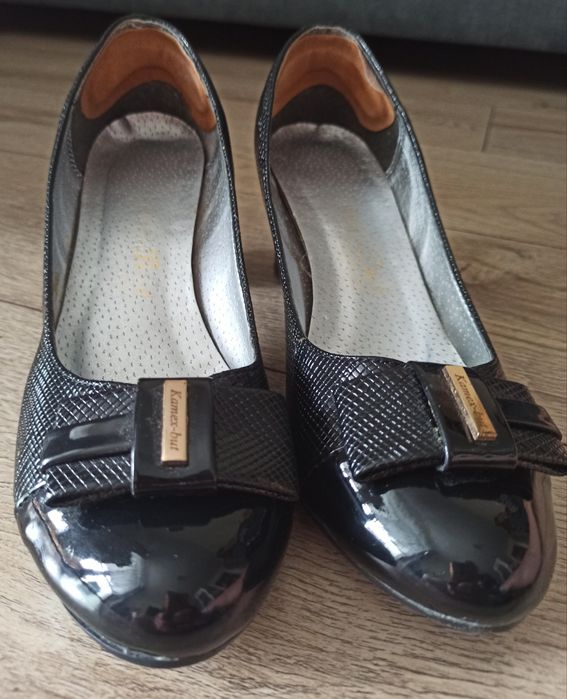 Buty damskie/ Czółenka lakierowane, r. 40