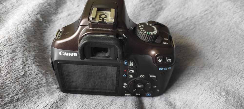 Фотоапарат Canon EOS 1100D
