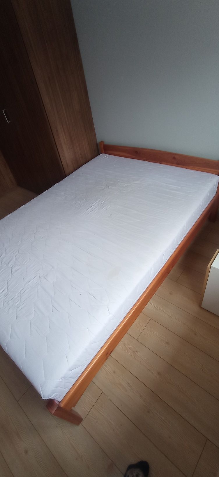 Łóżko drewniane z materacem FDM