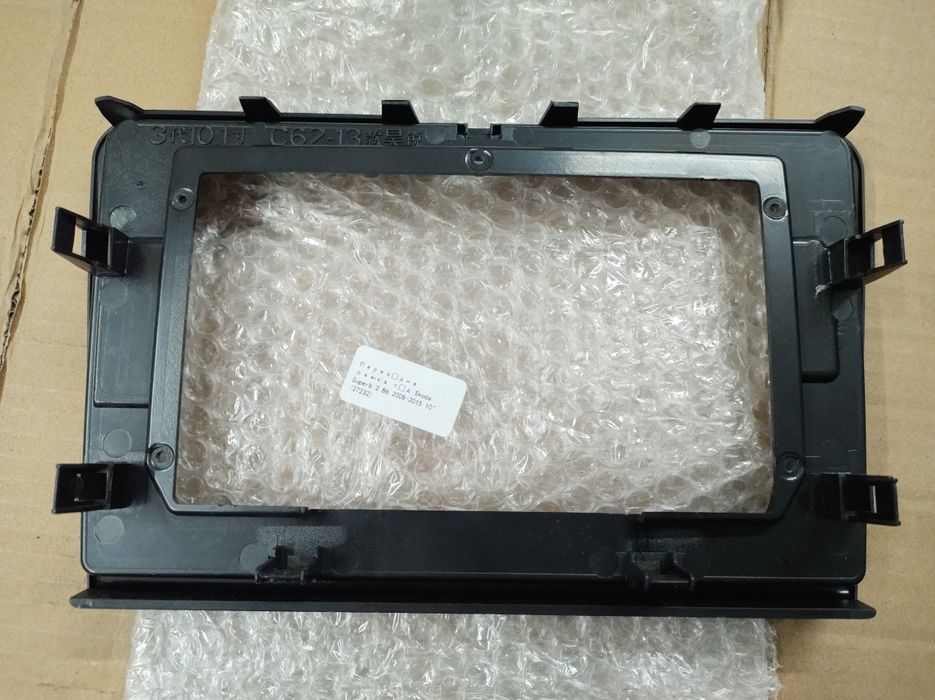 Перехідна рамка Skoda Superb 2 10 дюймів