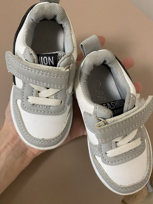 Дитячі кросівки