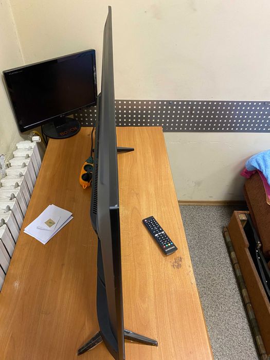 Безрамочный 4К телевизор Samsung SmartTV 45' 2/16GB Wi-Fi IPTV BT IPTV