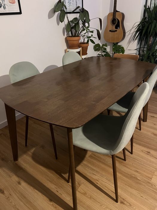 Mesa de jantar com cadeiras