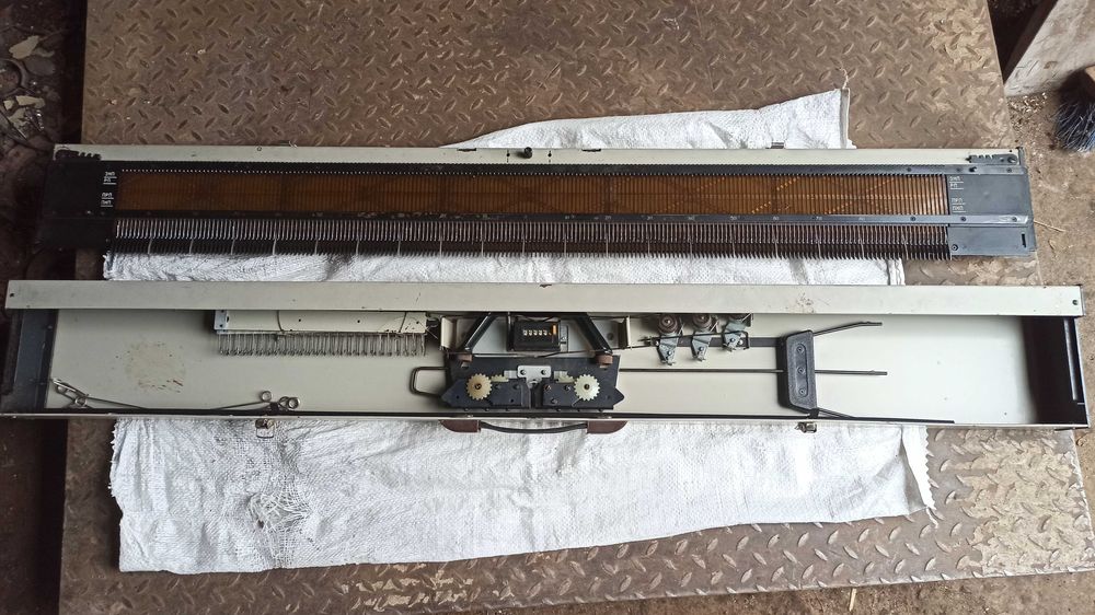 В'язальна машина Нева 5