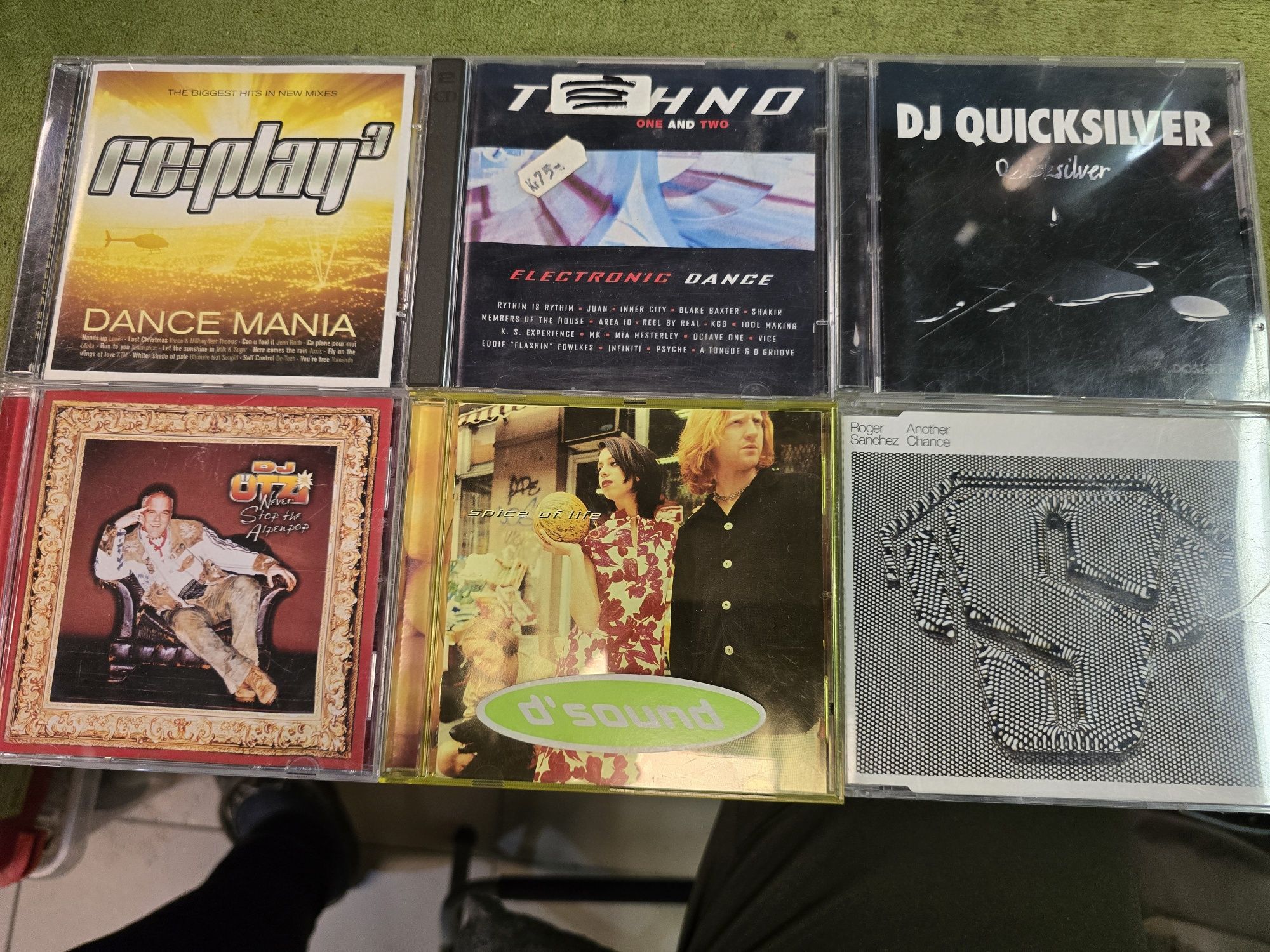7 płyt CD różni wykonawcy stare techno.