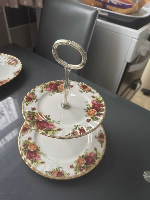 Посуд з кістяного фарфору Royal Albert Old Country Roses, Англія