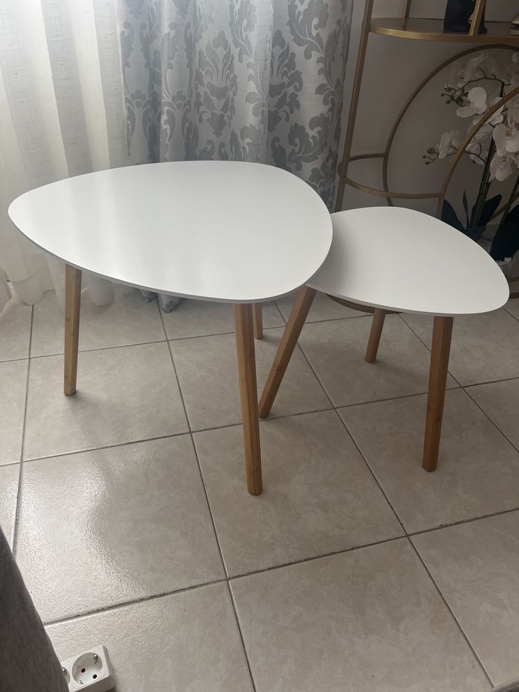 Set de duas mesas de apoio em branco Jysk novas