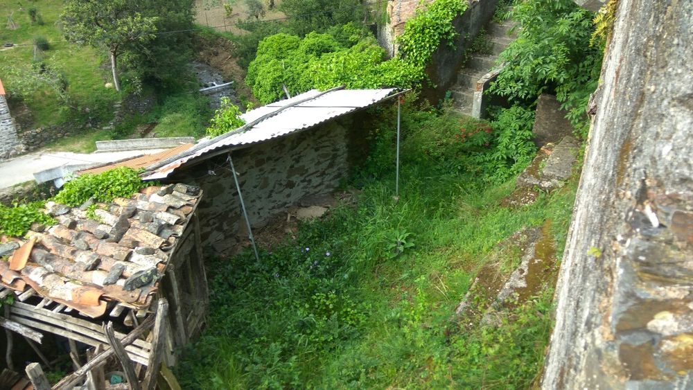 Vende se Casa com Quintal