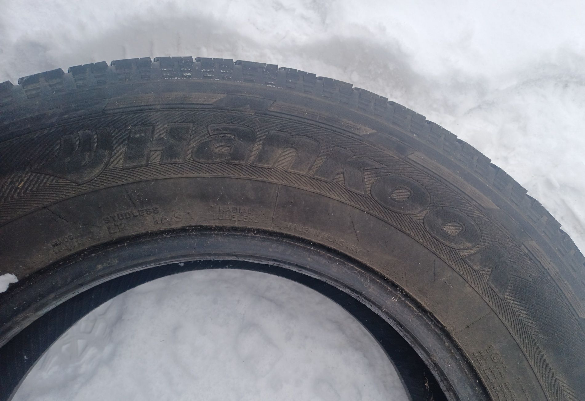 Продам резину 215 75 16с Hankook