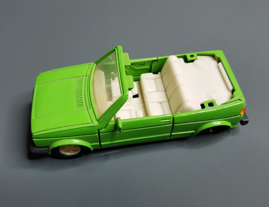 Miniatura Volkswagen Golf Mk1 Cabrio 1/43