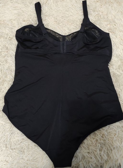 Чорний бодідрес, 42D, 95D
Чорний бодідрес next, розмір 42D, 95D, гарно