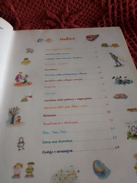Livro de entretenimento muito giro,completo,e como novo.