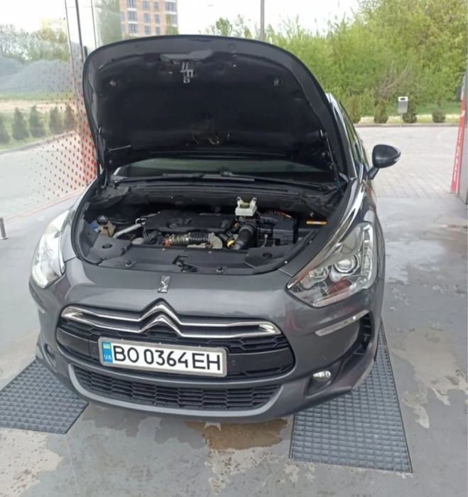 Автомобіль Citroen DS5