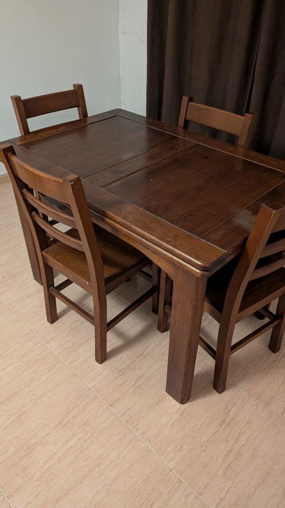 Mesa de jantar extensível + 4 cadeiras