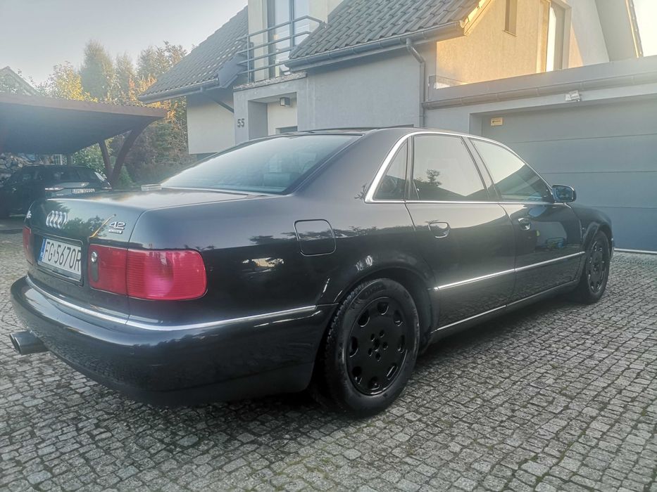 Audi A8 QUATTRO V8 !!