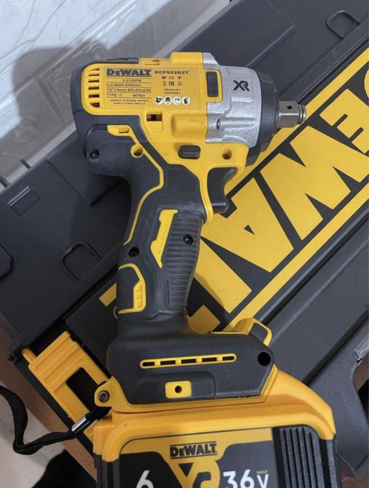 Аккумуляторный гайковерт DeWalt DCF922D2T (36V, 6AH)