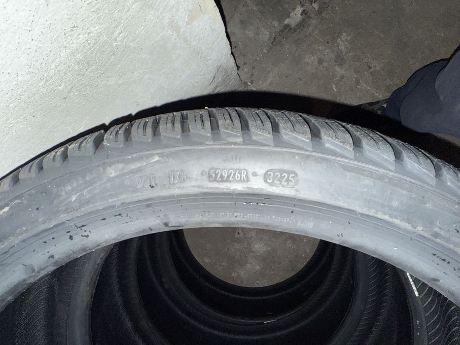 Sprzedam Pirelli P Zero Winter 2 245/35R20 XL