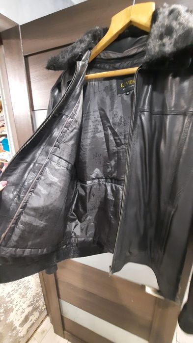 Шкіряна чоловіча куртка