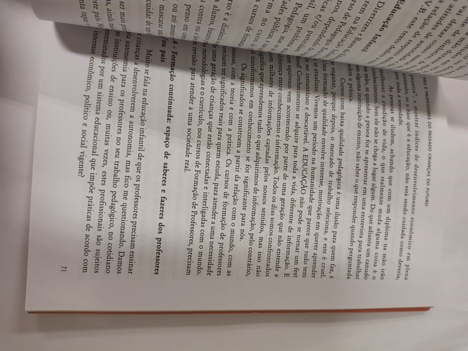 Pais e Professores do Passado Crianças do Futuro