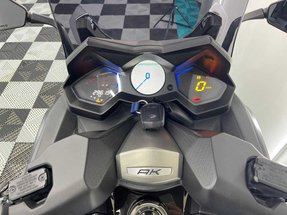 Scooter Kymco ak 550
