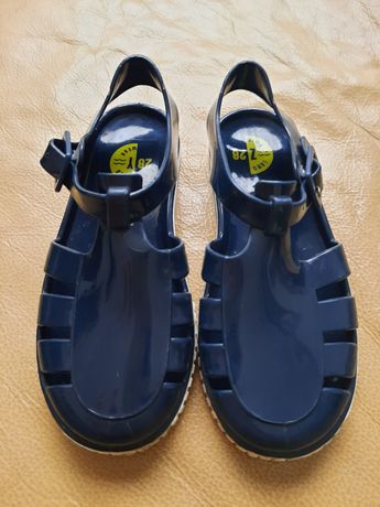 Sandálias azuis escuras