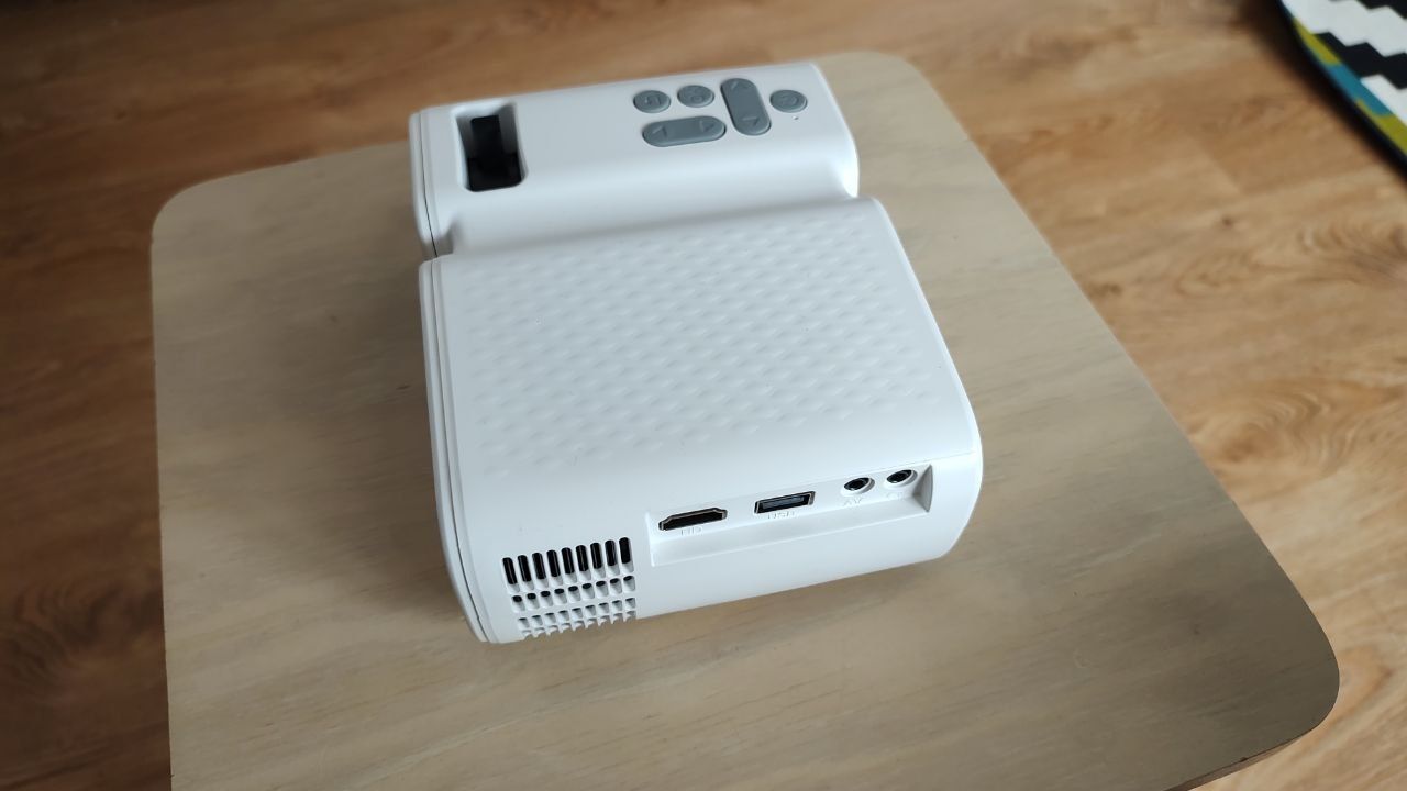 Mini projektor rzutnik nowy