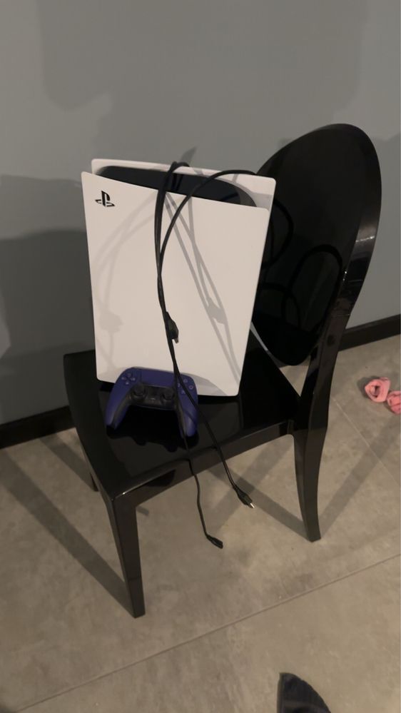 PlayStation 5 z  pamiecią 825GB z napendem