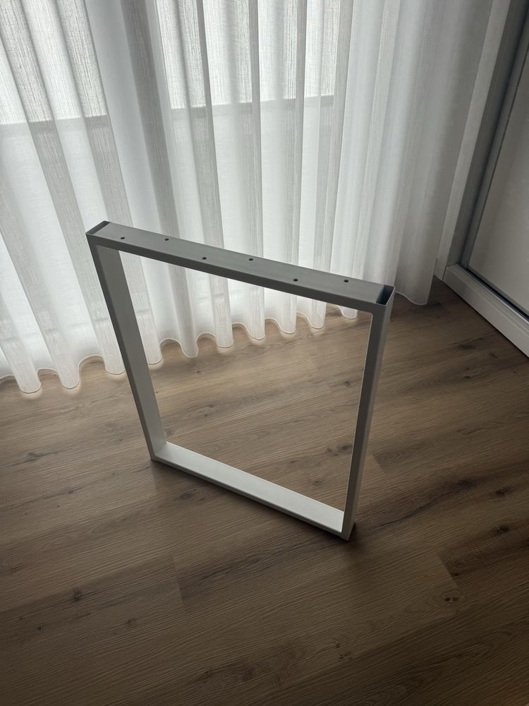 Pé para mesa/secretária em metal - branco metalizado