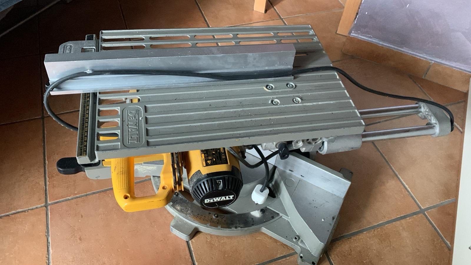 Торцовочная пила DeWalt D27112