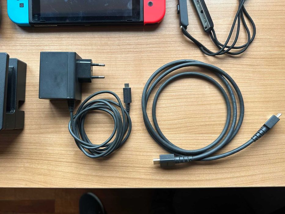 Nintendo Switch (modelo original) + 8 jogos – impecável e completa!