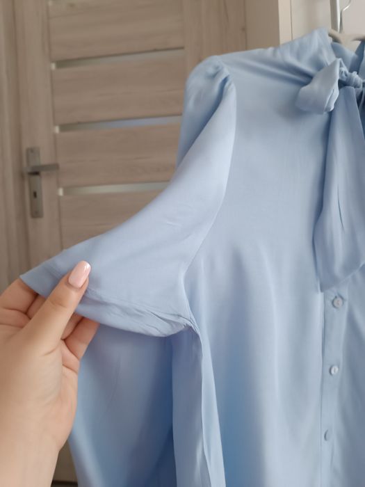 Piękna, błękitna koszula damska z wiązaniem baby blue - rozmiar M/L