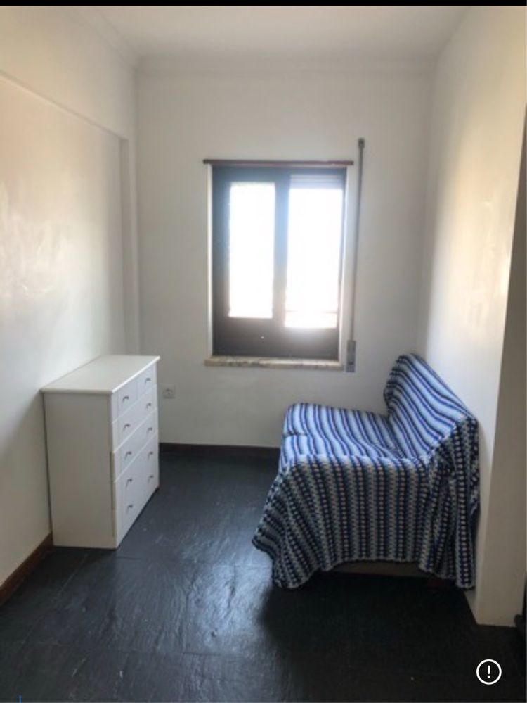 Quarto Almada junto ao metro Bento Goncalbes