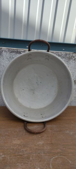 Caldeiro de alumínio antigo