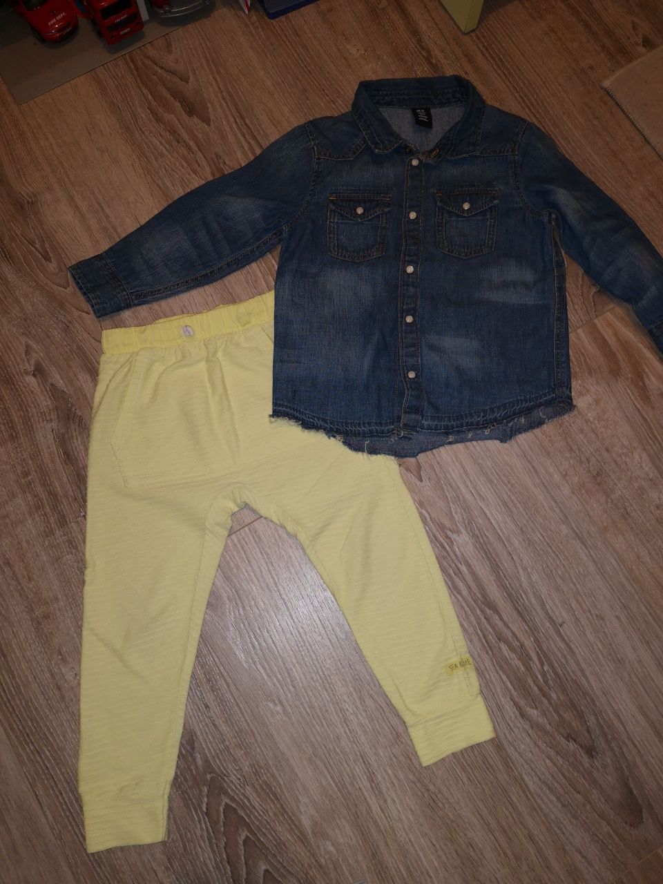 Leggi Zara i koszula H&M