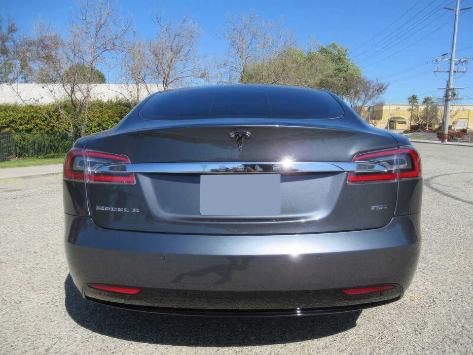 Tesla Model S 75D      2017
