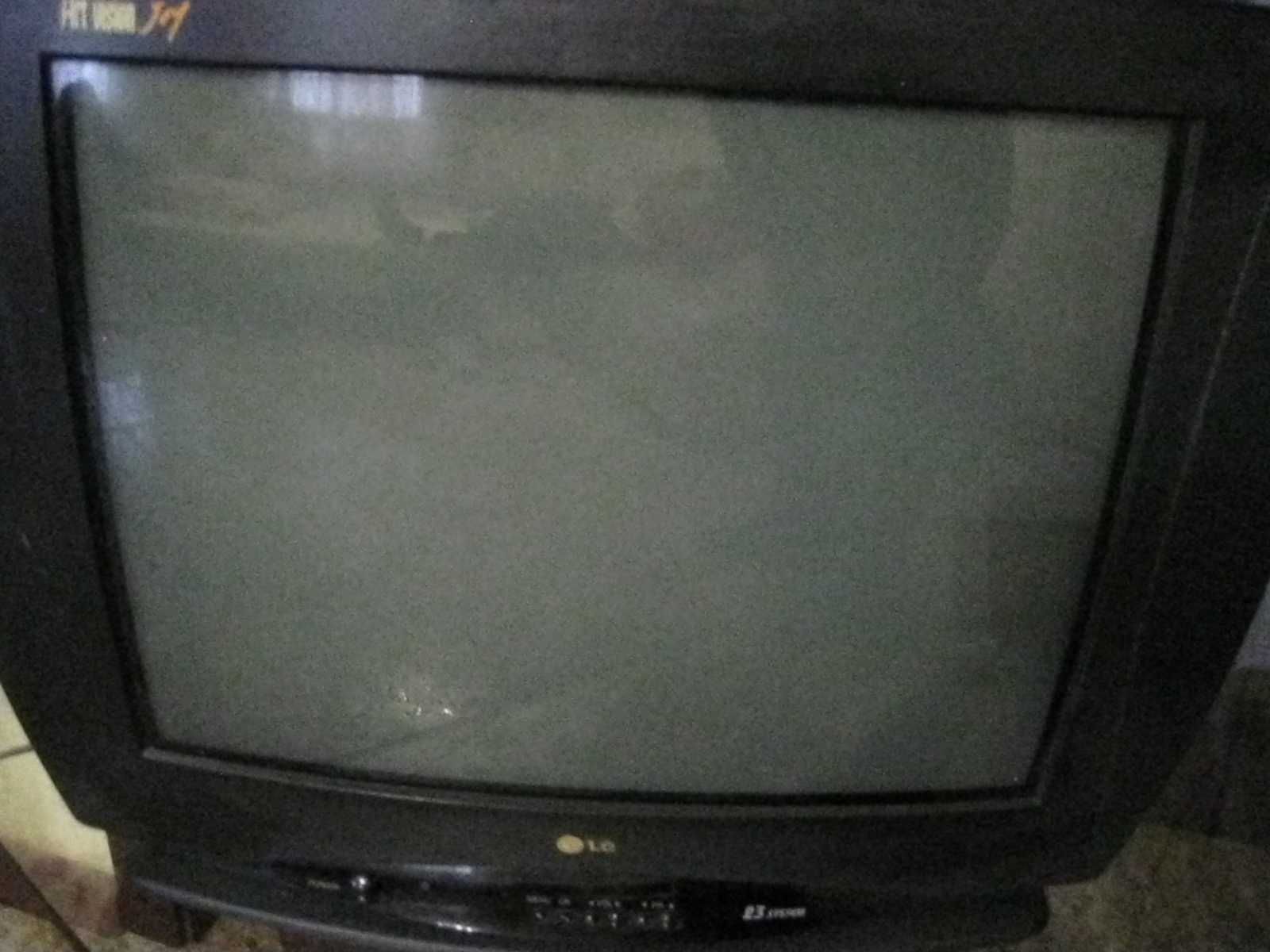 рабочий телевизор
телевизор LG CF21D -70