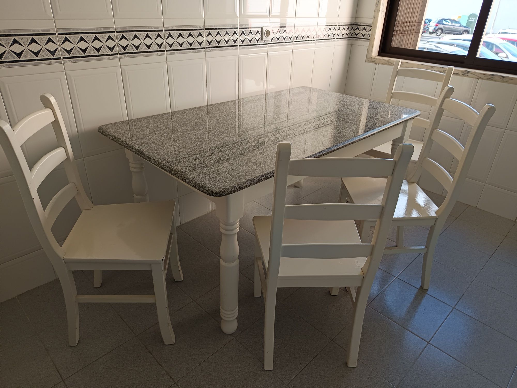 Mesa cozinha em granito (pedras salgadas) com 4 cadeiras