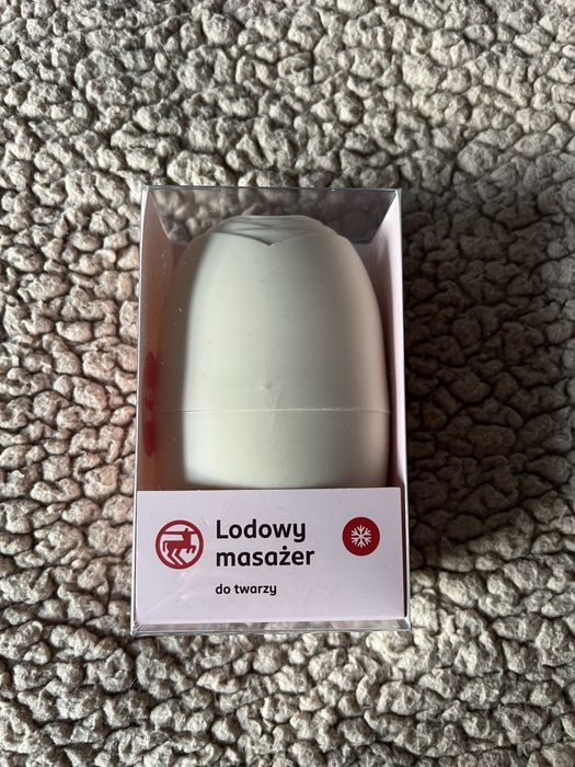 Masazer lodowy do twarzy nowy