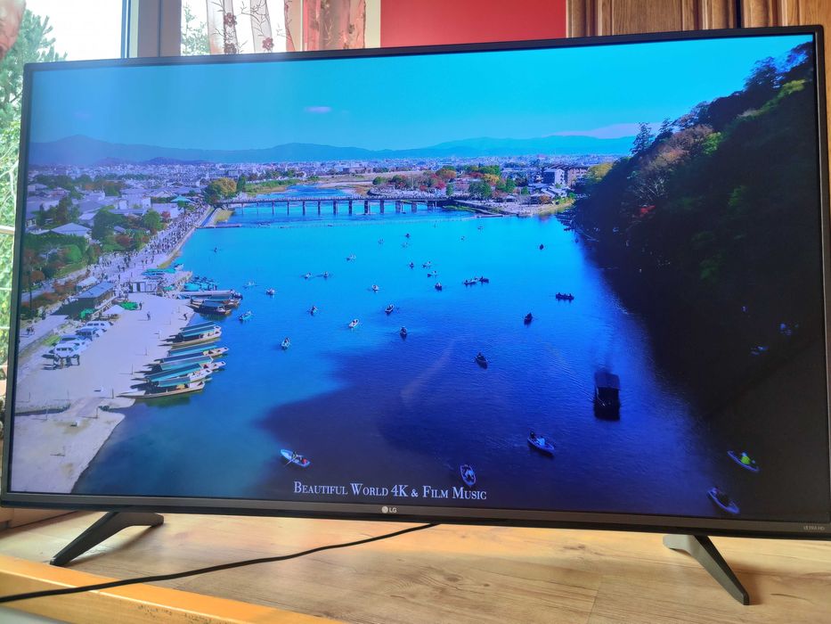 telewizor  LG 55UF680V