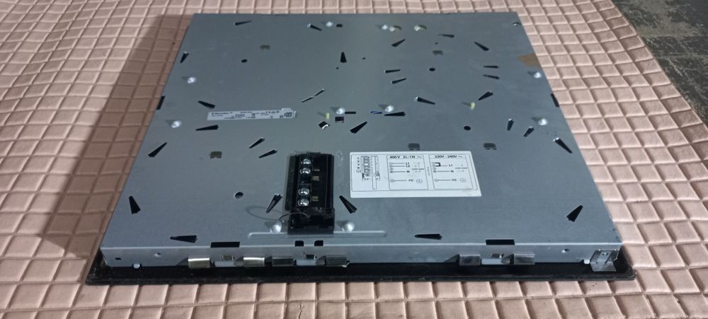 Варильна поверхня Electrolux EHS 60210P, розбите скло, конфорки робочі
