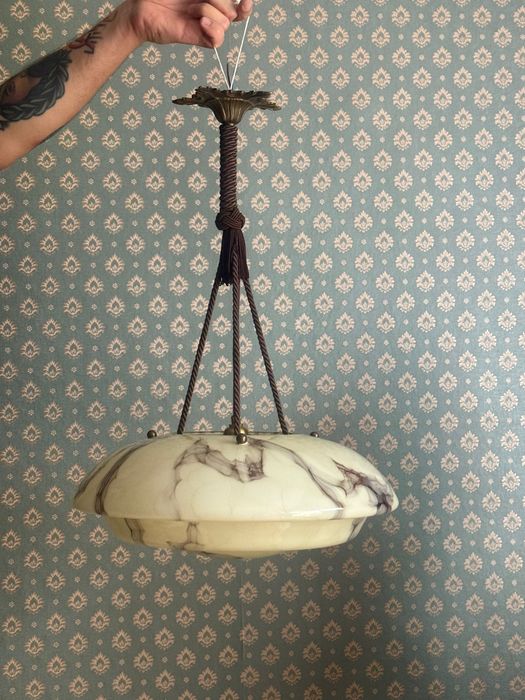 Ampla art deco stara lampa wisząca ufo żyrandol antyk kremowa marmurek