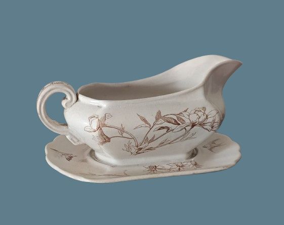 Molheira antiga com prato fixo