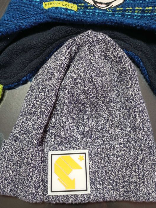 Lote do gorros e cachecol de criança