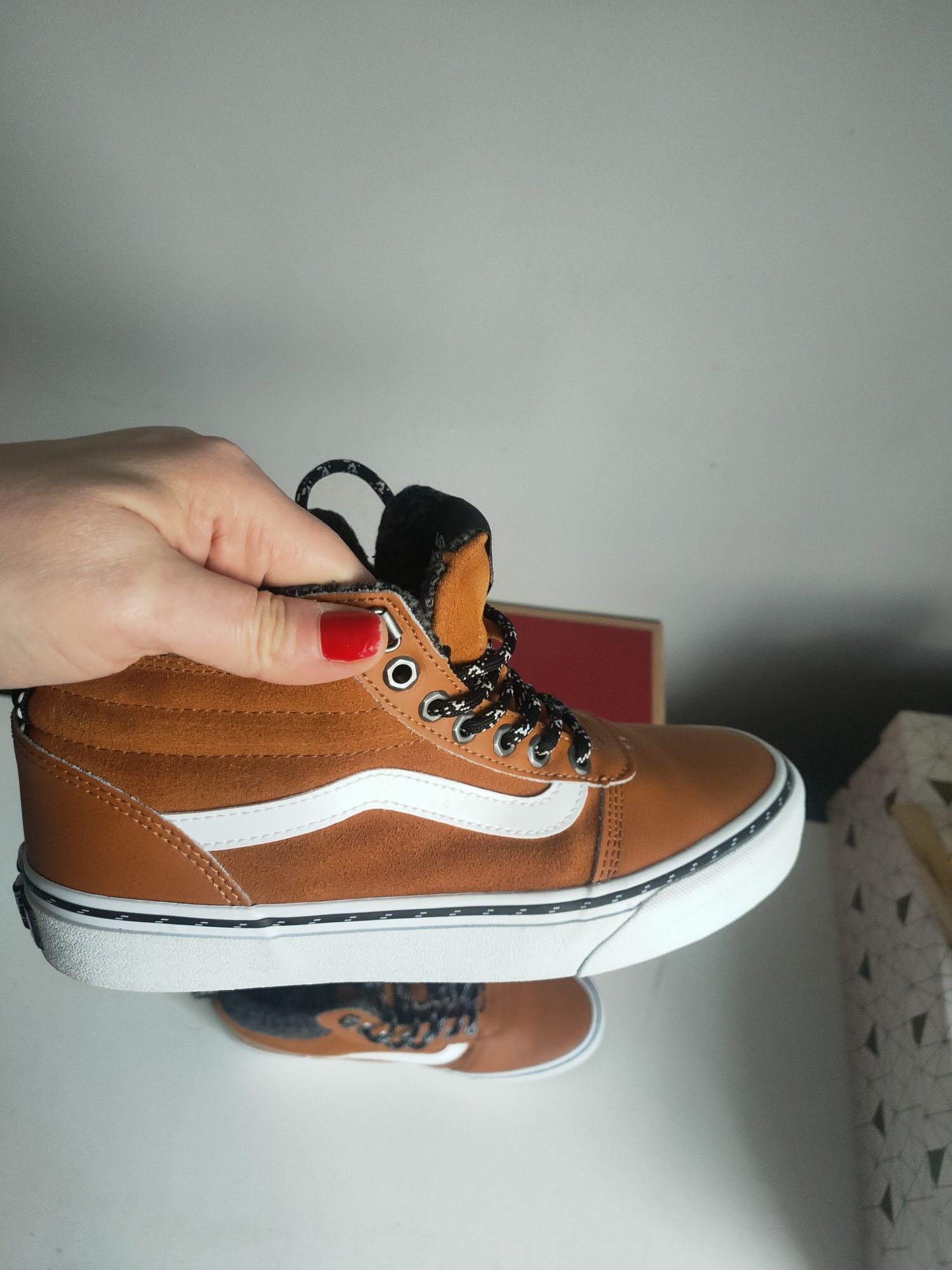 Nowe Vans 38.5 skórzane