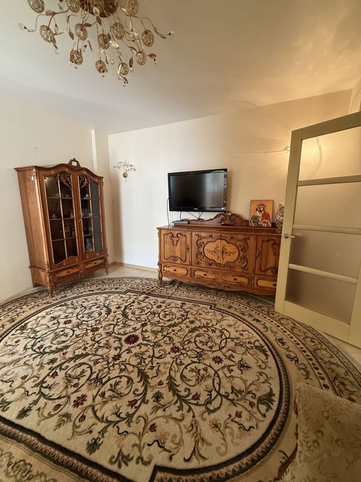 Пропоную велику 2ну 70 метрів на Сахарова під прогаму також