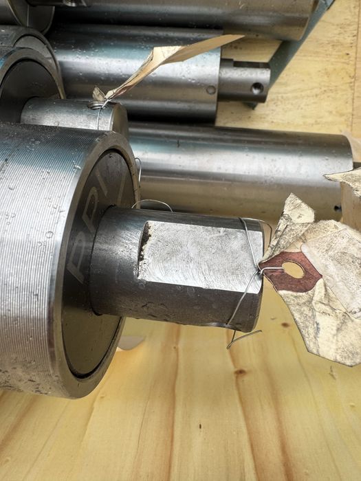 Rolka rolotok podajnik do piły taśmowej przecinarki przenośnik