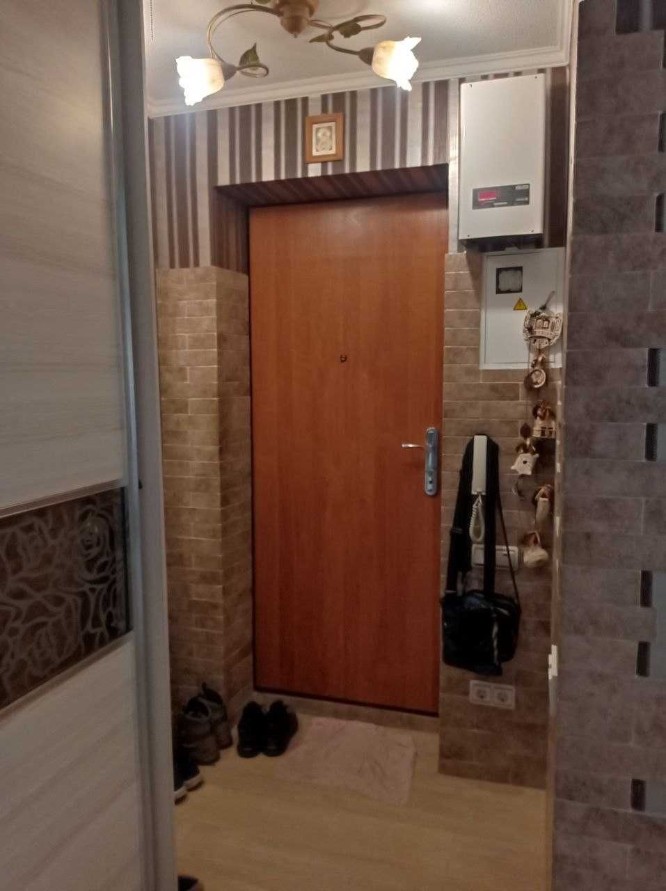продам 4 комнатную квартиру